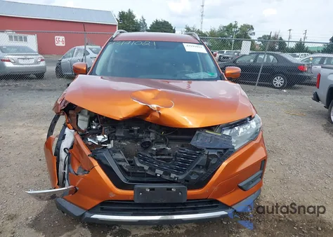 2018 Nissan Rogue Sv z USA, uszkodzony, nr VIN 5N1AT2MV9JC832798